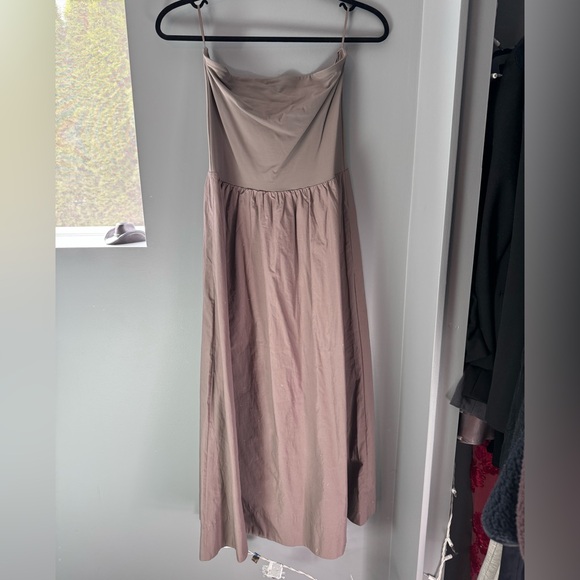 Babaton Fluid Poplin Dress - Picture 6 of 8